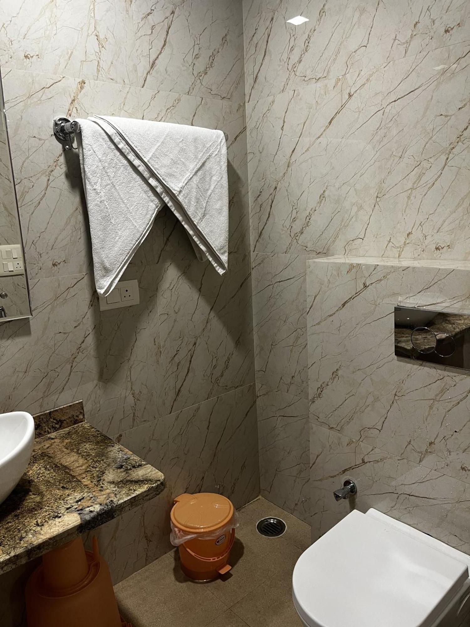 Roomquet Comfort Inn Allāhābād Junction Eksteriør billede
