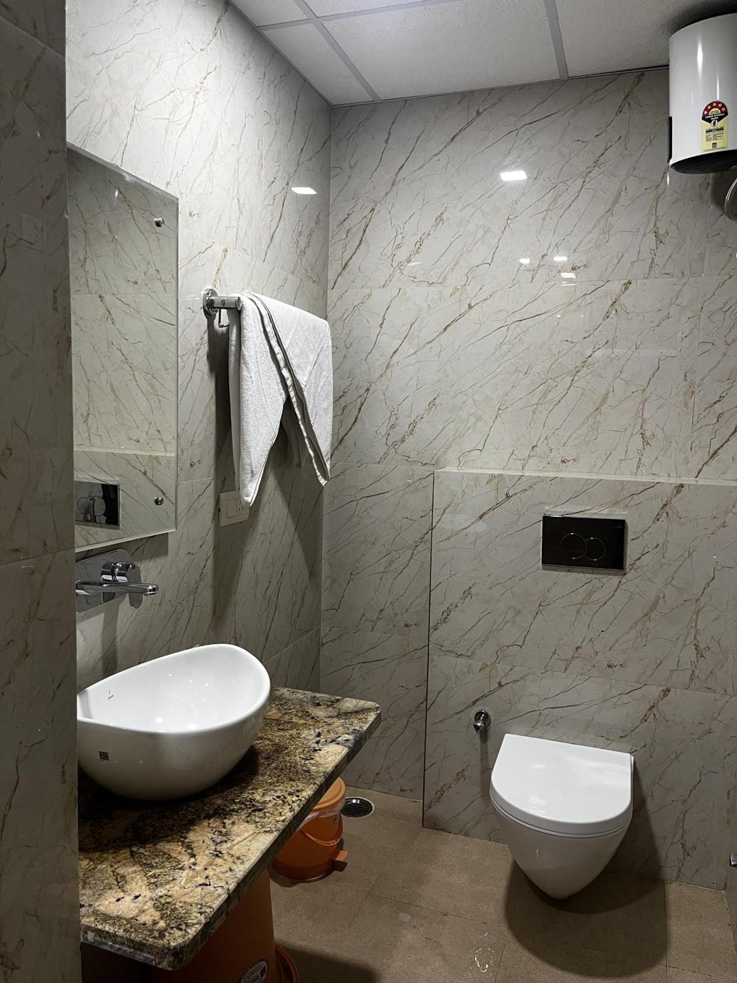 Roomquet Comfort Inn Allāhābād Junction Eksteriør billede