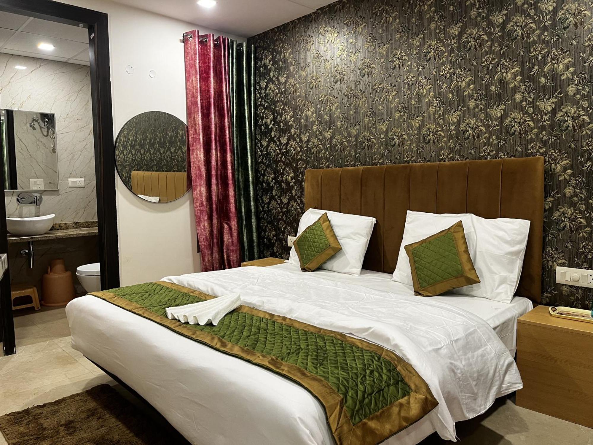 Roomquet Comfort Inn Allāhābād Junction Eksteriør billede