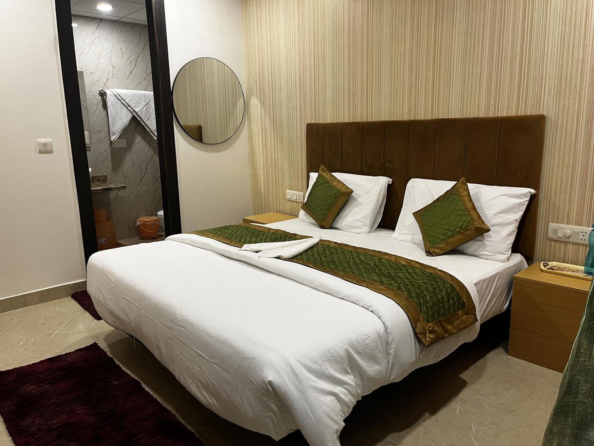 Roomquet Comfort Inn Allāhābād Junction Eksteriør billede