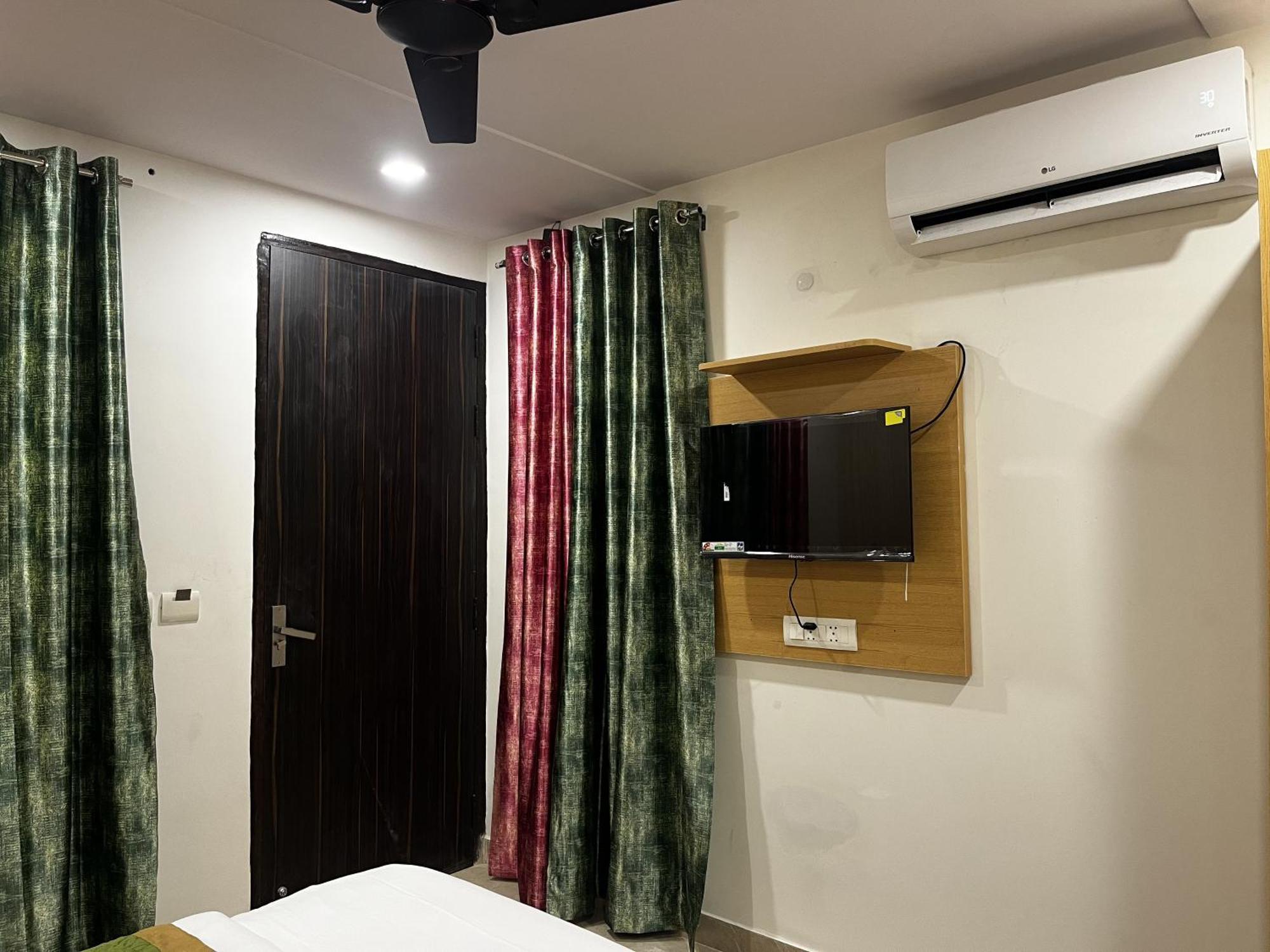 Roomquet Comfort Inn Allāhābād Junction Eksteriør billede